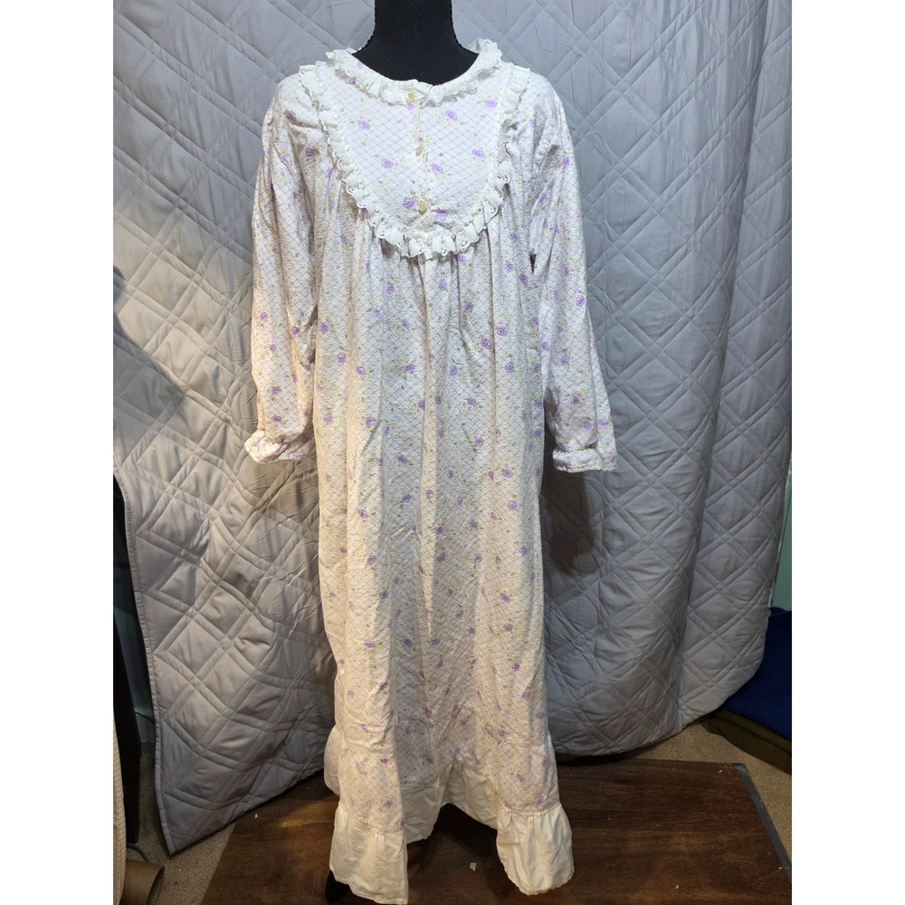Vintage Floral Nightgown Purple White Lace Trim Ruffle Long Sleeve Maxi READ